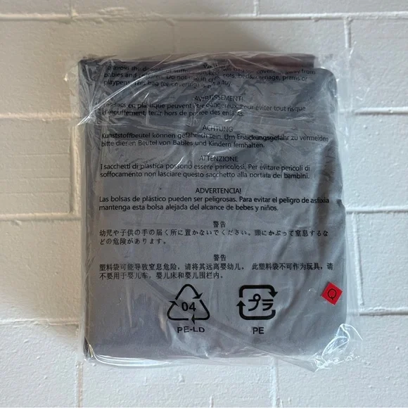 AMAZON BASICS 4‑Piece Queen Sheet Set #3 - Super Soft, Microfiber, Dark Gray NWT - Picture 5 of 9